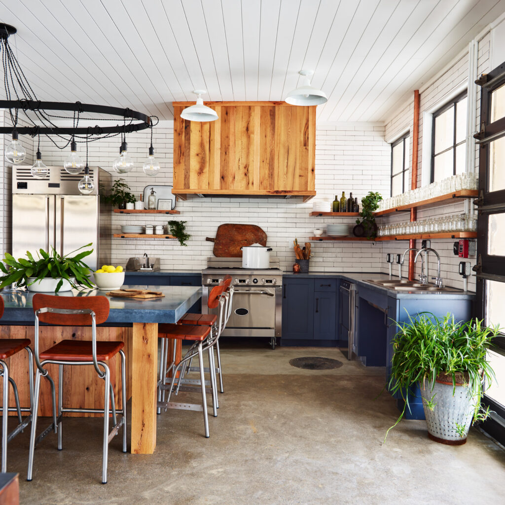 Farmhouse Fixer: Lee's Farm Market - Kristina Crestin